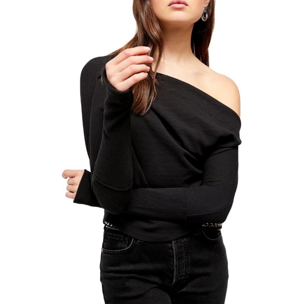 Off the shoulder black long sleeve! Good condition 🎀